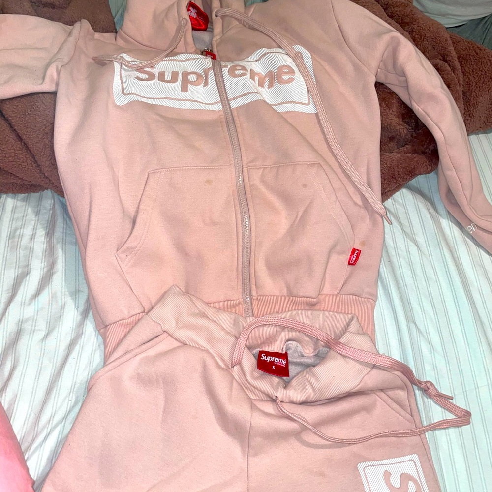 Supreme sweat suit size